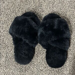 American Eagle Outfitters Plush Black Slippers